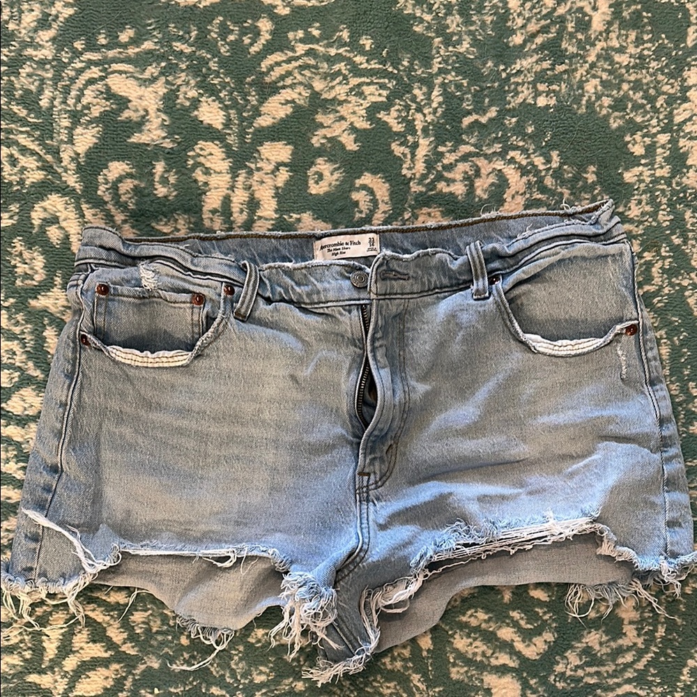 Abercrombie The mom short size 33
